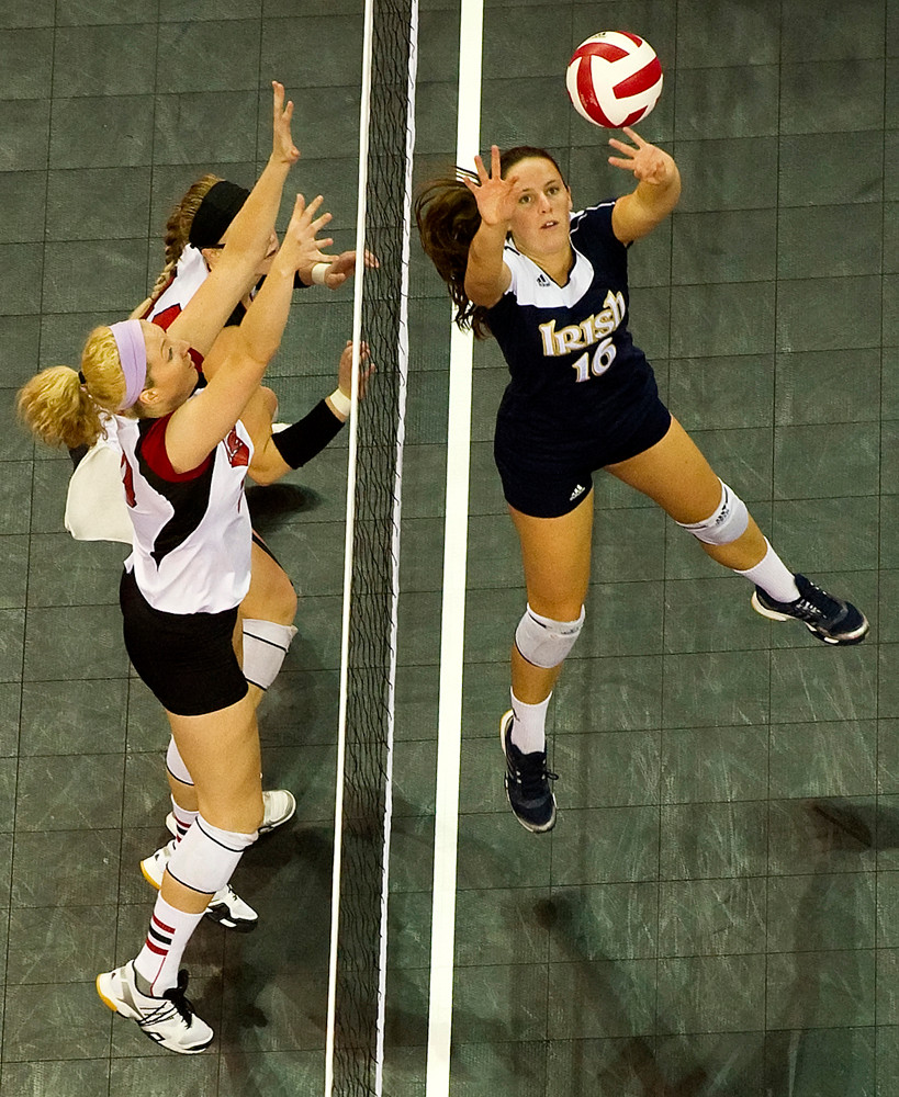 No. 4 Nebraska Powers Past Notre Dame, 3-0 Senior Sammie Brown totaled five kills, 12 digs, two assists and two blocks Friday night against Bowling Green.
