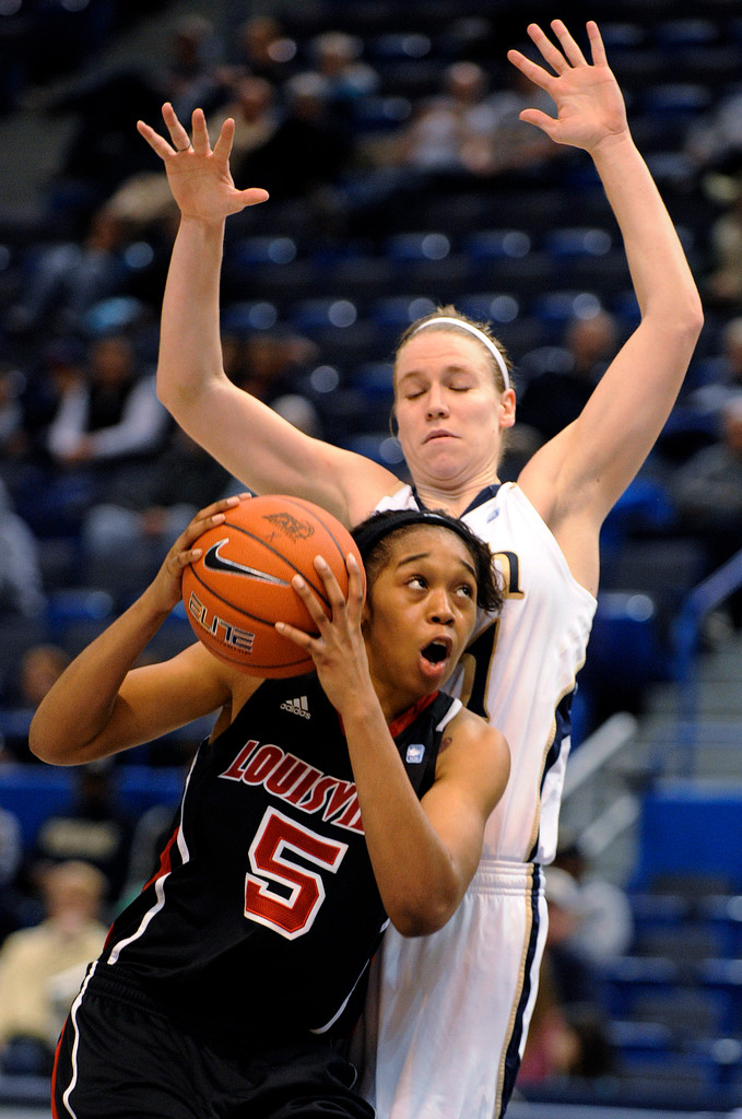 AP Photos: No. 7 Notre Dame vs. Louisville