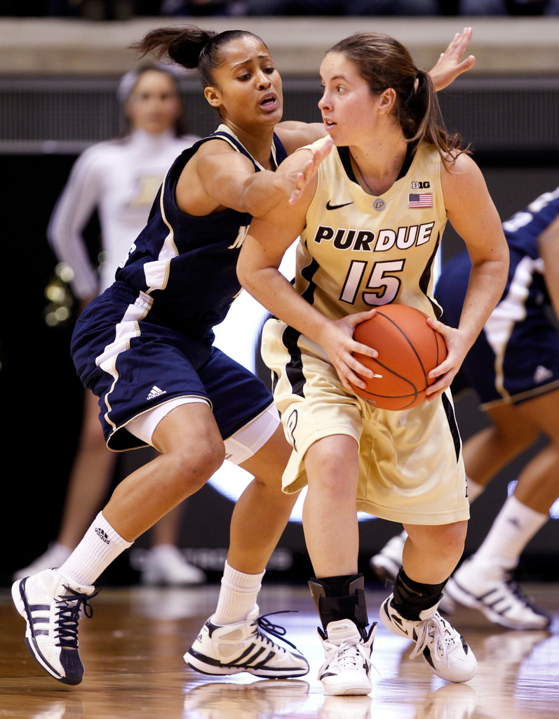 No. 3 Notre Dame Rolls Past No. 12 Purdue, 66-38 (AP)