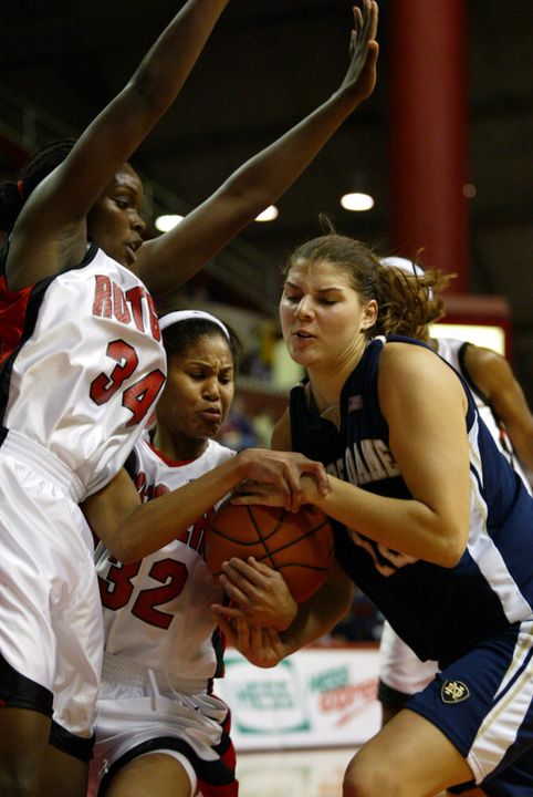 Rutgers' Chelsea Newton battles for the loose ball with Teresa Borton during the first half.