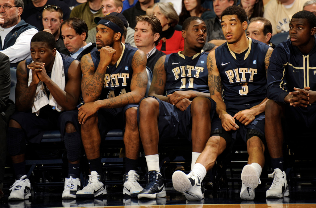 Dragicevich's 22 Help Irish Beat No. 22 Pittsburgh 72-59 (AP)