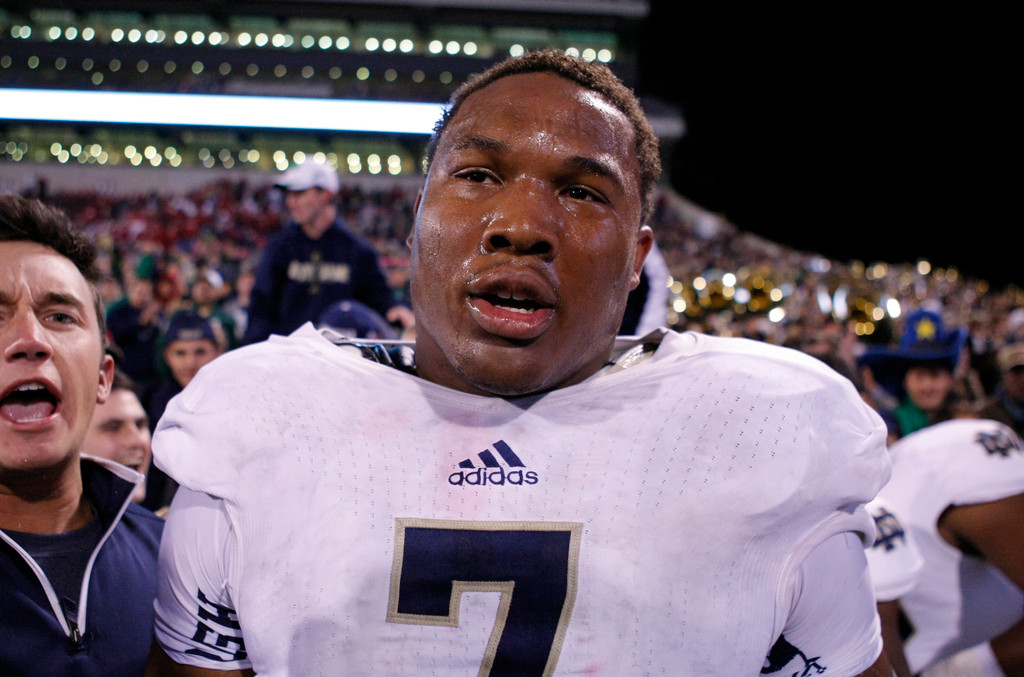 No. 5 Irish Defeat No. 8 Oklahoma, 30-13, to Stay Perfect (AP)