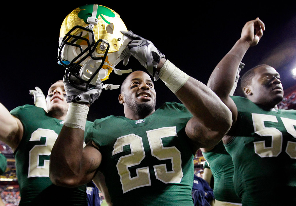 Notre Dame Dominates Maryland, 45-21 (AP)