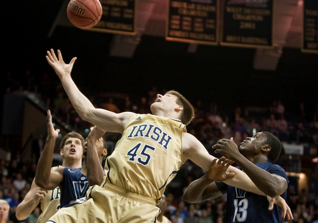 Notre Dame Gets By Villanova, 65-60 (AP)