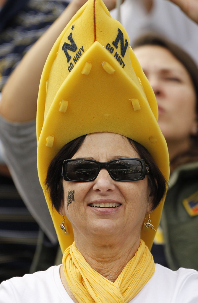 Notre Dame Pounds Navy 50-10 in Dublin (AP)