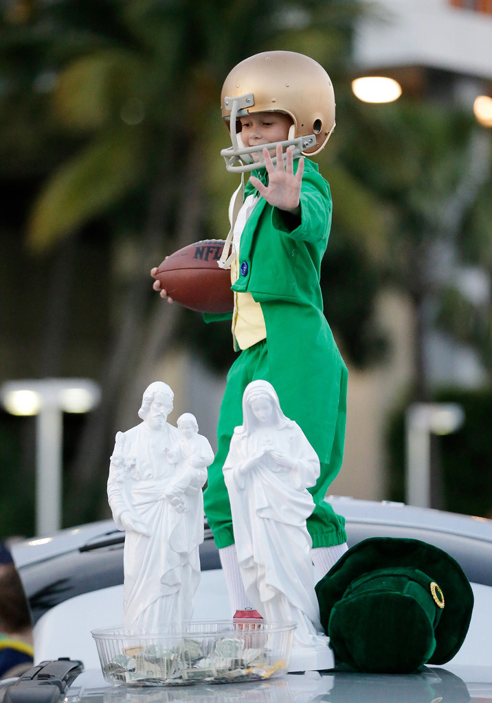 Irish Title Hopes Halted By Crimson Tide, 42-14 (AP)