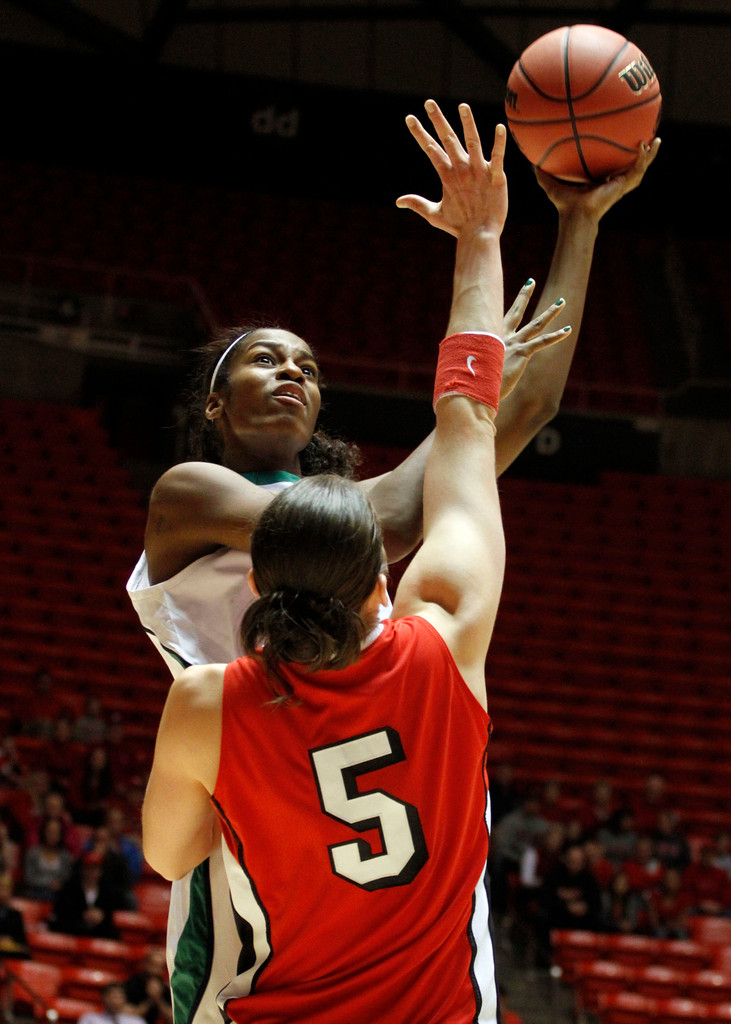 Irish Take Care of Utes 67-54, Advance to NCAA Second Round (AP)