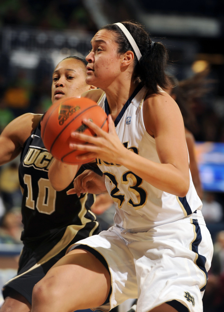 No. 3 Notre Dame Crushes UCF, 90-38 (AP)