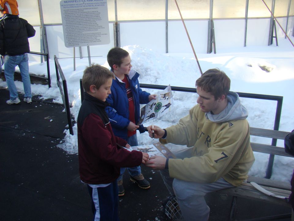 Junior center Riley Sheahan signs autographs at the 2011