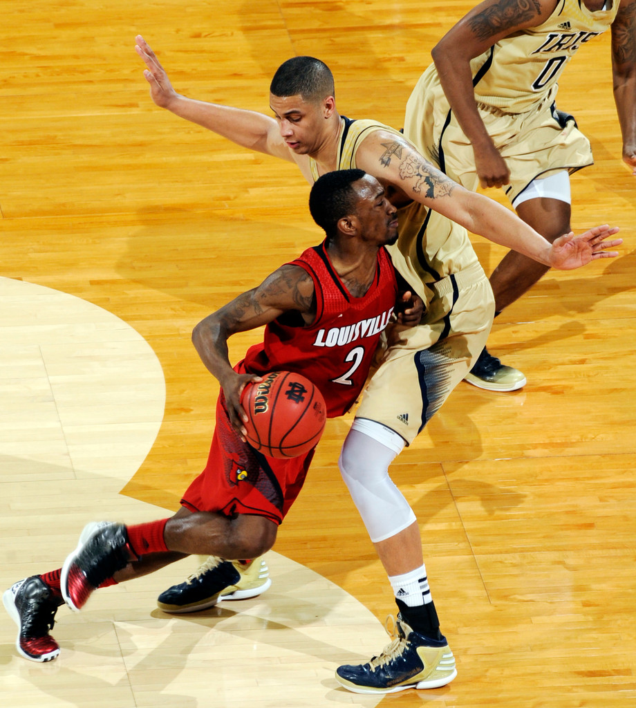 No. 25 Notre Dame beats No. 11 Louisville in 5OT (AP)