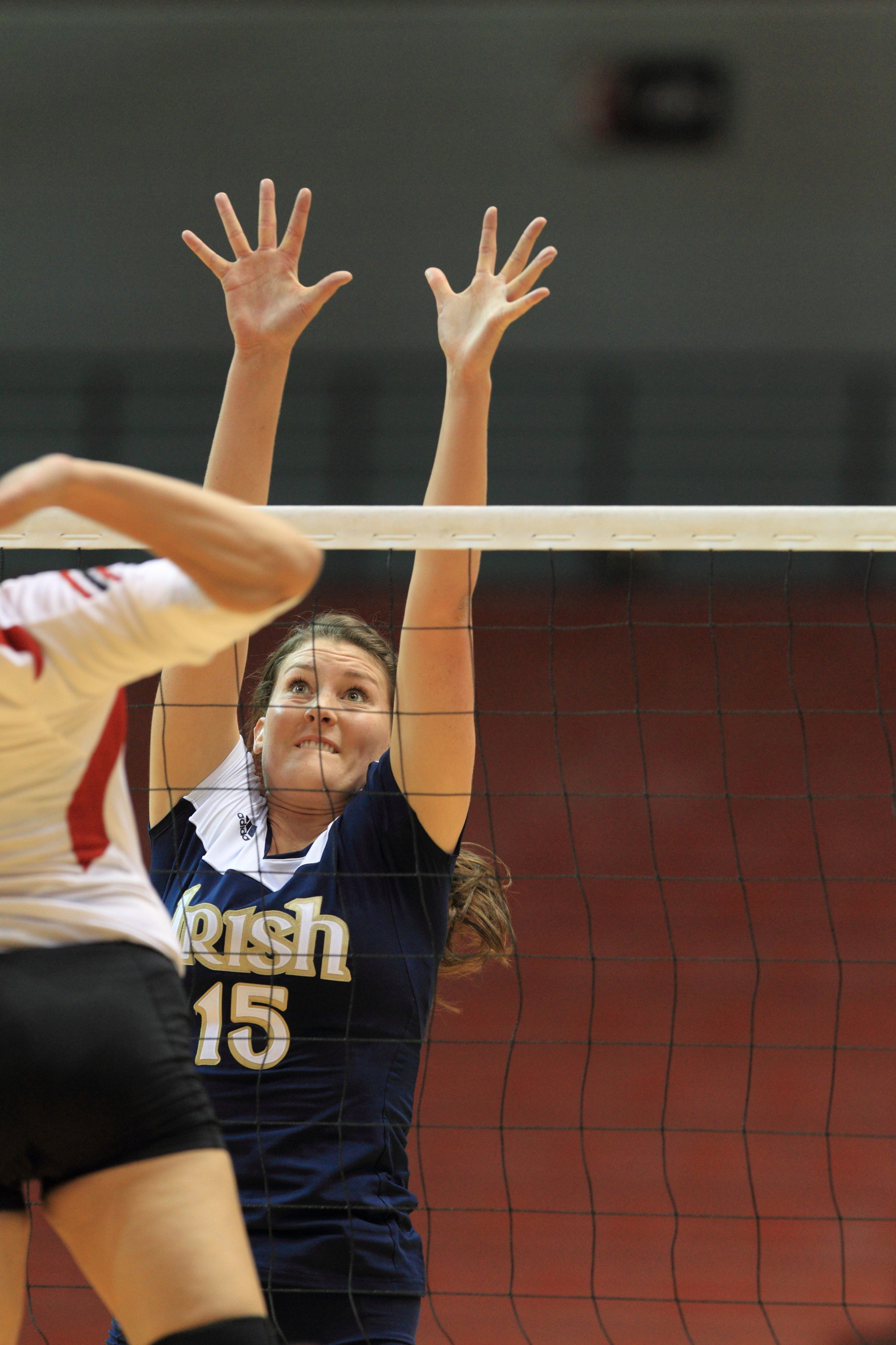 Notre Dame Stumbles At No. 21 Cincinnati Kristen Dealy had three solo blocks during a 3-0 loss Sunday at Cincinnati.