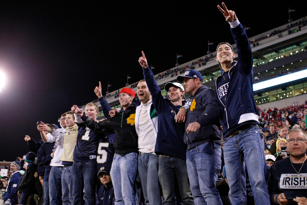 No. 5 Irish Defeat No. 8 Oklahoma, 30-13, to Stay Perfect (AP)