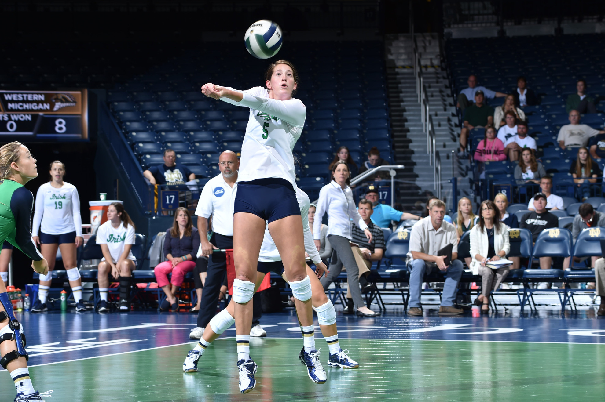 Volleyball Splits Matches On Opening Day In West Lafayette Sophomore Sydney Kuhn totaled eight kills (.333 A%) and seven digs in Notre Dame's 3-0 win over Ball State Friday afternoon.