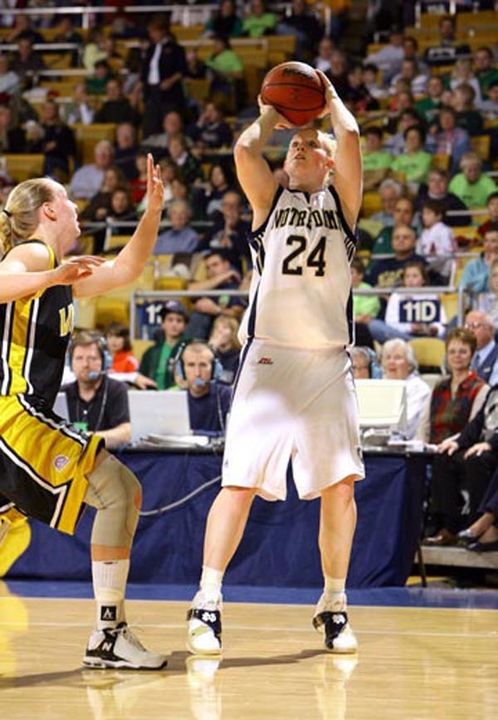 Notre Dame guard Lindsay Schrader scored a game-high 13 points and snared seven rebounds in Wednesday's 58-50 win over Valparaiso. <i>(photo by Matt Cashore)</i>