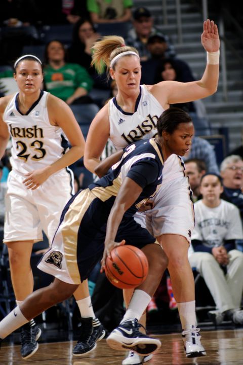 No. 2 Notre Dame Crushes Pittsburgh 120-44 (AP)
