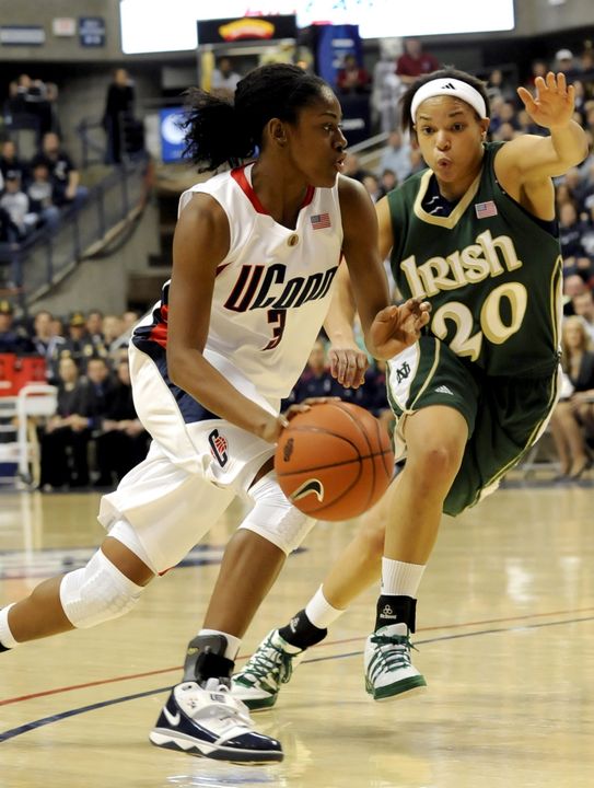 Connecticut's Tiffany Hayes tries to drive past Notre Dame's Ashley Barlow in the first half.  (AP Photo/Bob Child)