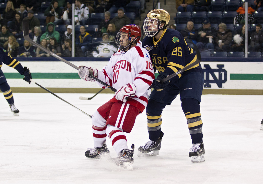 Kevin Lind has signed with the Anaheim Ducks farm team -the Norfolk Admirals in the American Hockey League.