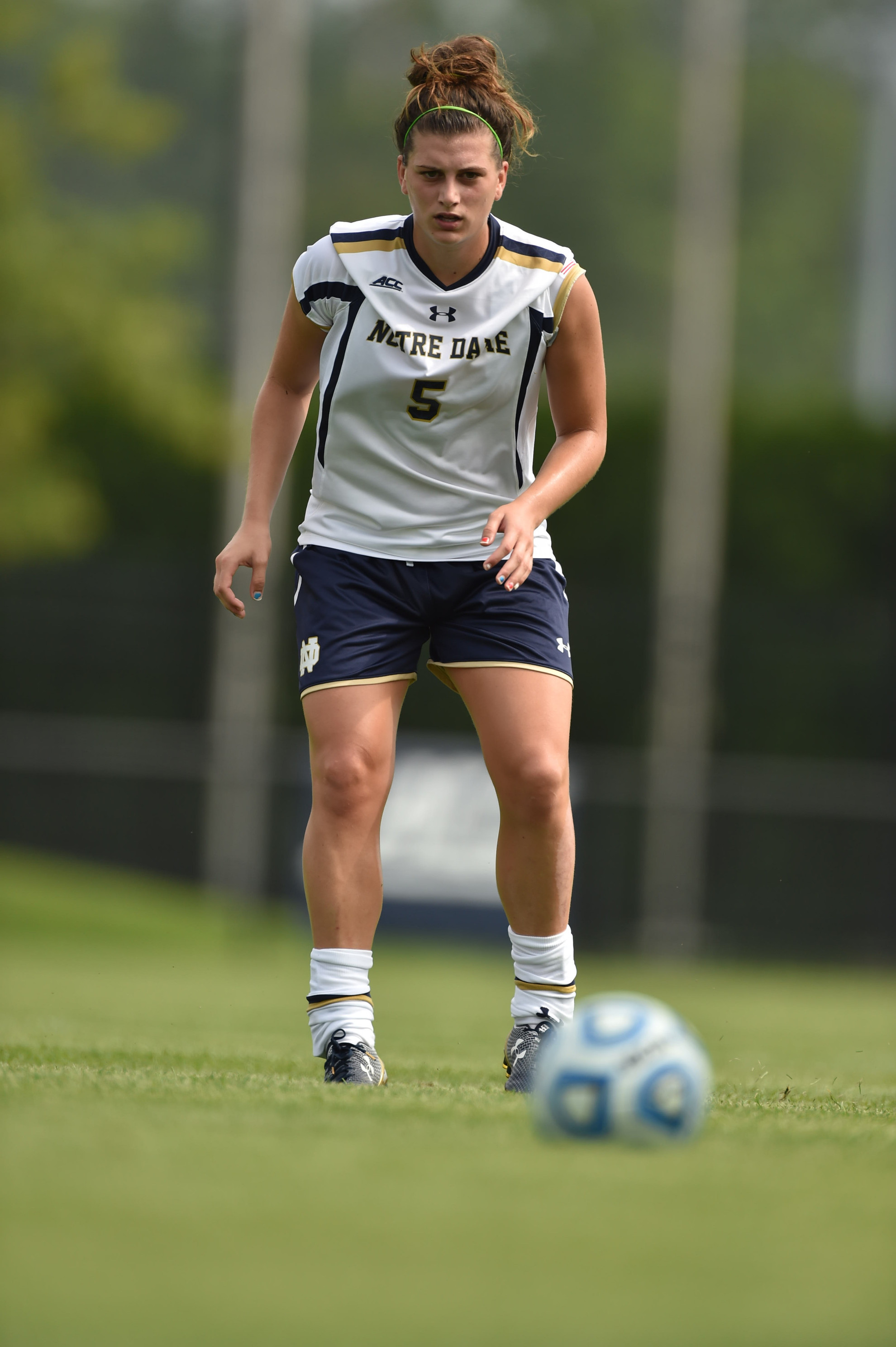 #14/10 Irish Fall In Final Minute To #4/5 Virginia, 2-1 Junior midfielder/tri-captain Cari Roccaro scored her first goal of the season in the 84th minute, but #4/5 Virginia scored with 20 seconds left to pull out a 2-1 win over #14/10 Notre Dame on Sunday afternoon at Alumni Stadium.