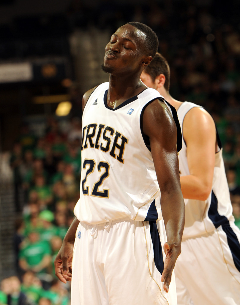 No. 20 Irish Rout West Virginia 71-44; Win Streak Hits Nine (AP)