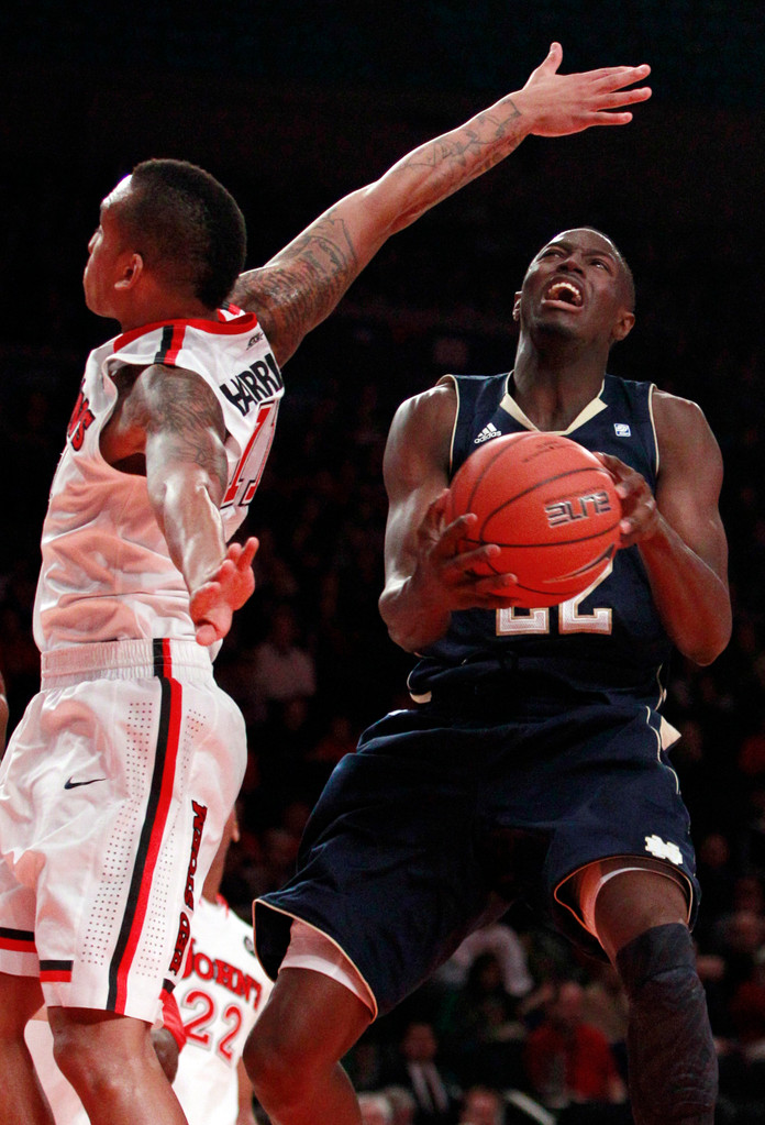 No. 20 Notre Dame Surprised By St. John's, 61-58 (AP)