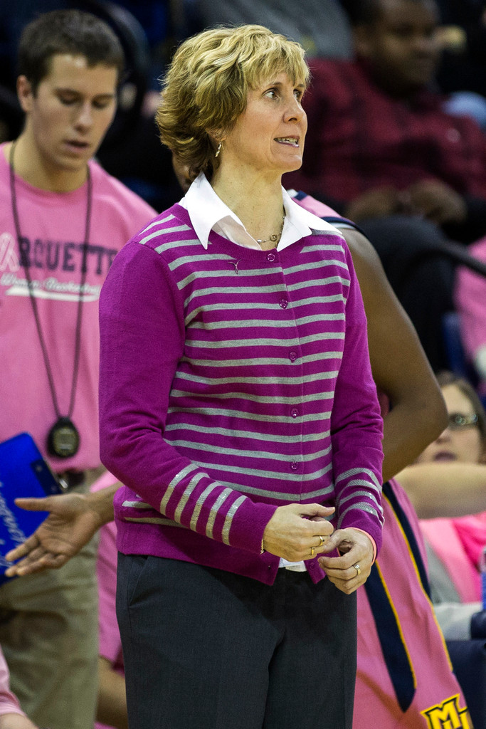 No. 2 Notre Dame easily handles Marquette 87-49 (AP)