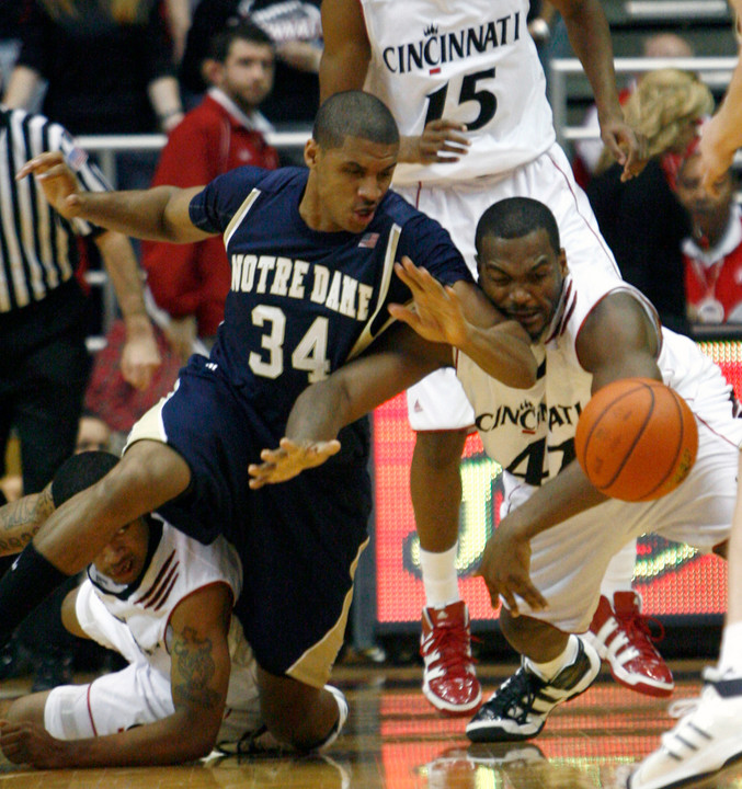 Cincinnati 60, Notre Dame 58