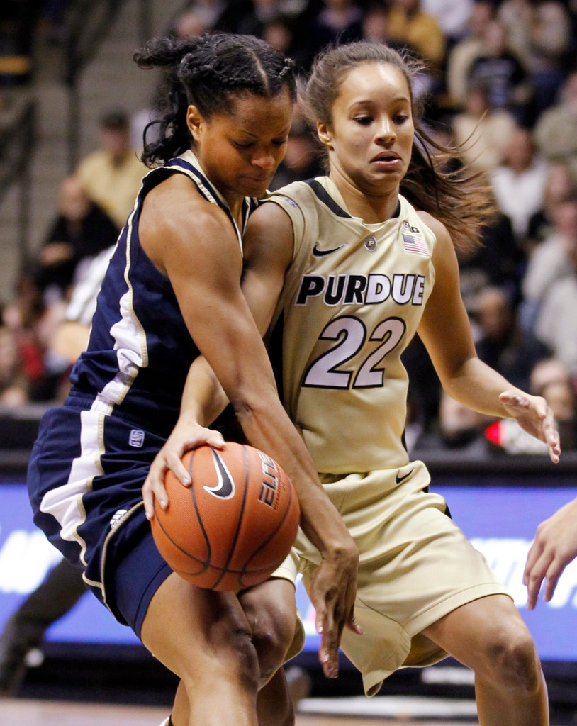 No. 3 Notre Dame Rolls Past No. 12 Purdue, 66-38 (AP)