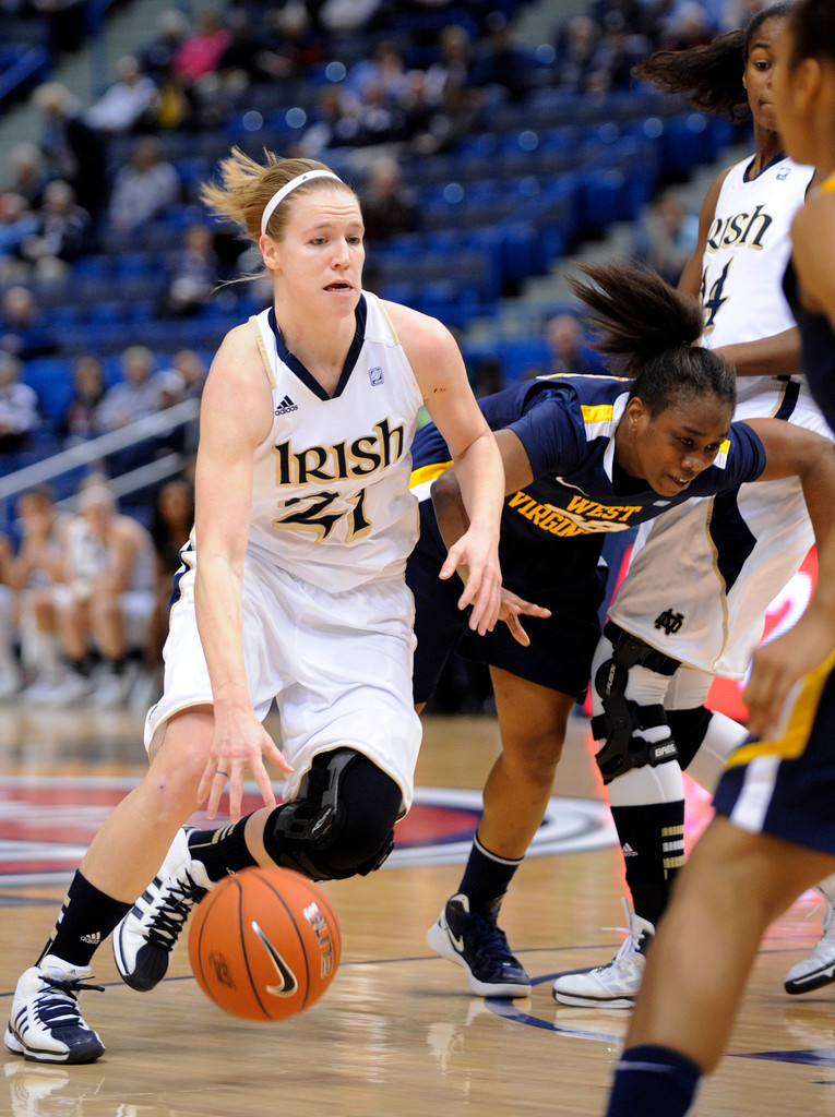 No. 3 Notre Dame Beats No. 25 West Virginia, 73-45 (AP)