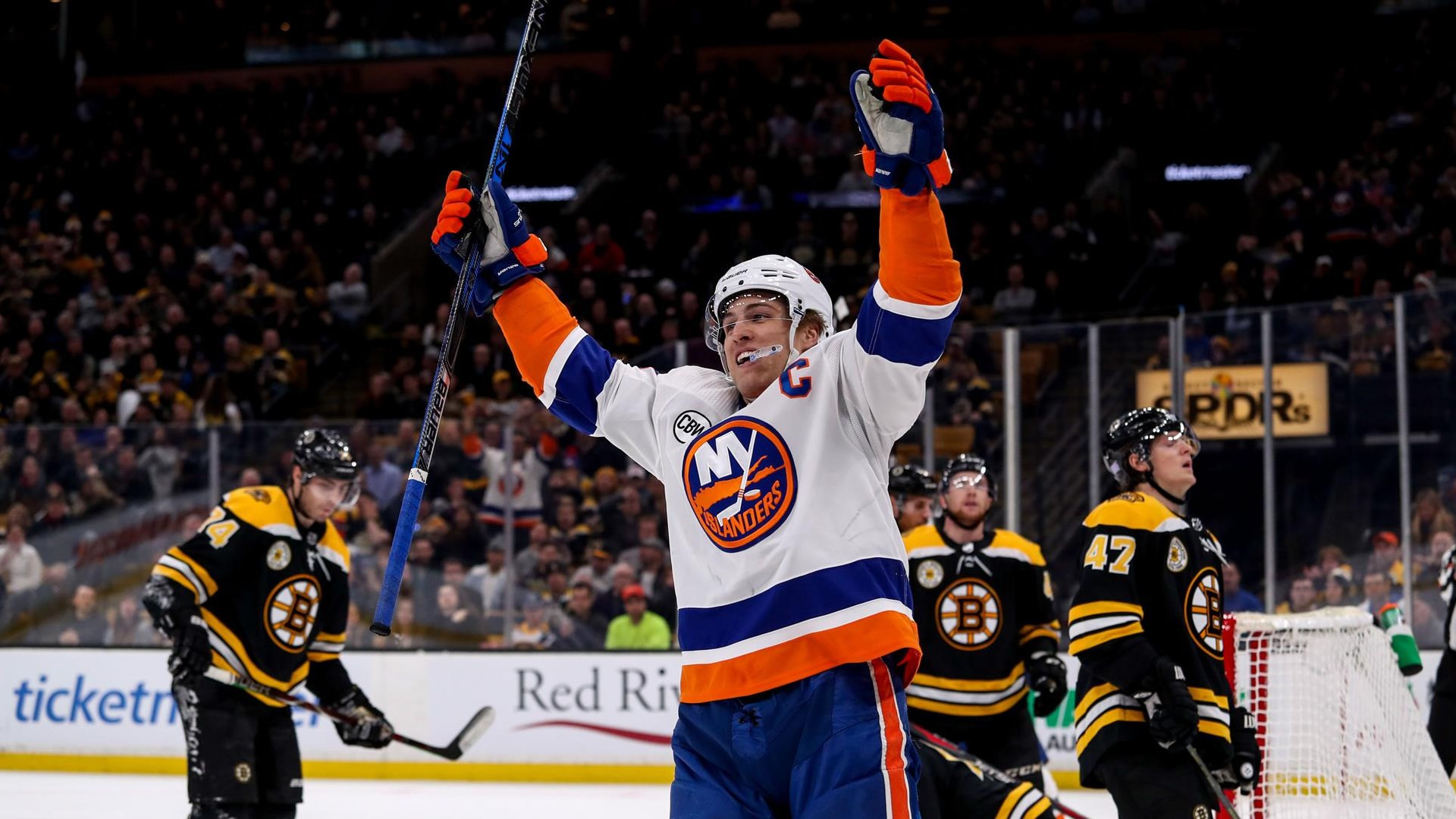 From the Irish to the Islanders, Lee’s a Leader NHL: New York Islanders at Boston Bruins