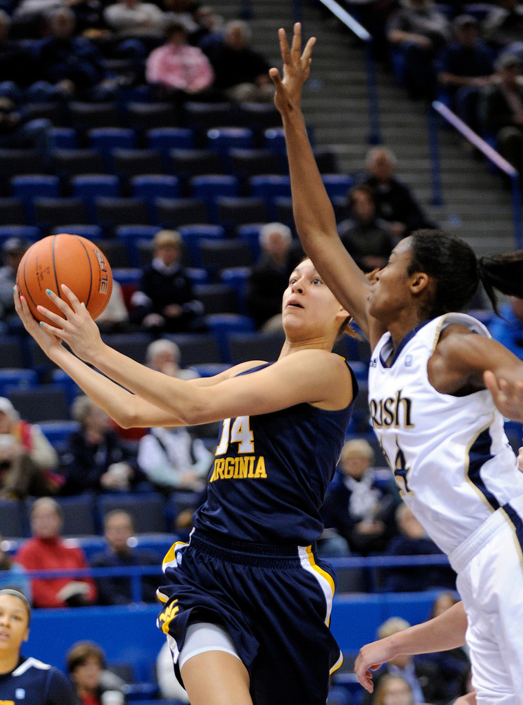 No. 3 Notre Dame Beats No. 25 West Virginia, 73-45 (AP)