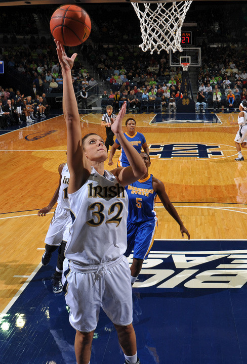 Women’s Basketball Gameday Central – #8/7 Notre Dame vs. Cincinnati Senior forward Becca Bruszewski