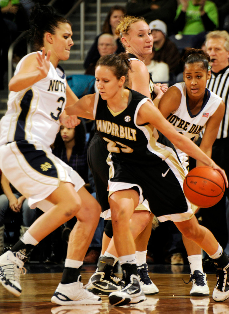 Notre Dame Tops Vanderbilt to Close 2009 :: Dec. 31, 2009