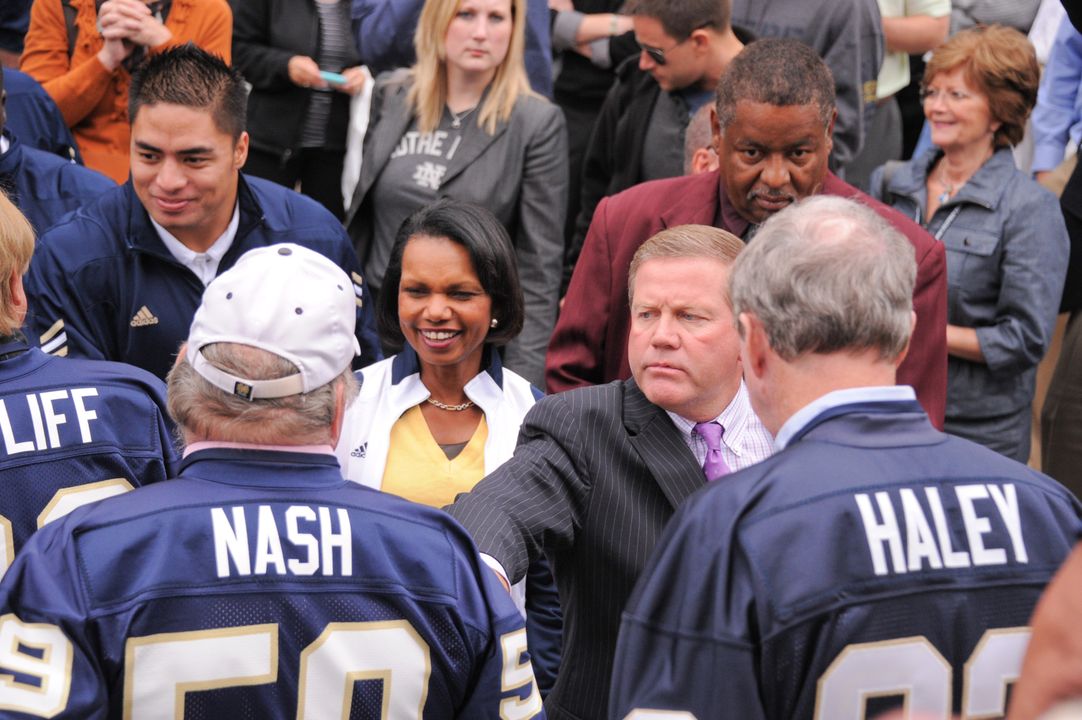 '66 team member Tom Nash is greeted by junior linebacker Manti T'eo and former United States Secretary of State Condoleezza Rice at Friday's pep rally (photo by Mike Bennett)