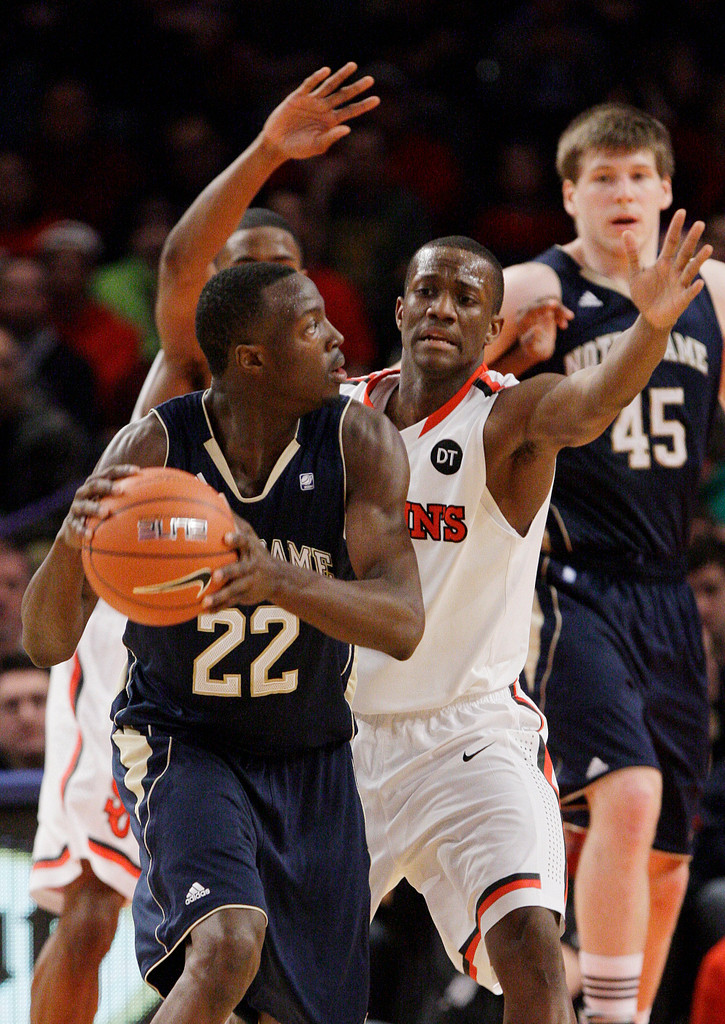 No. 20 Notre Dame Surprised By St. John's, 61-58 (AP)