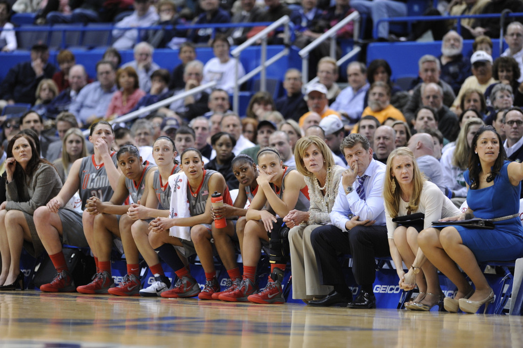 No. 3 Notre Dame Dominates No. 4 UConn, 72-59 (AP)