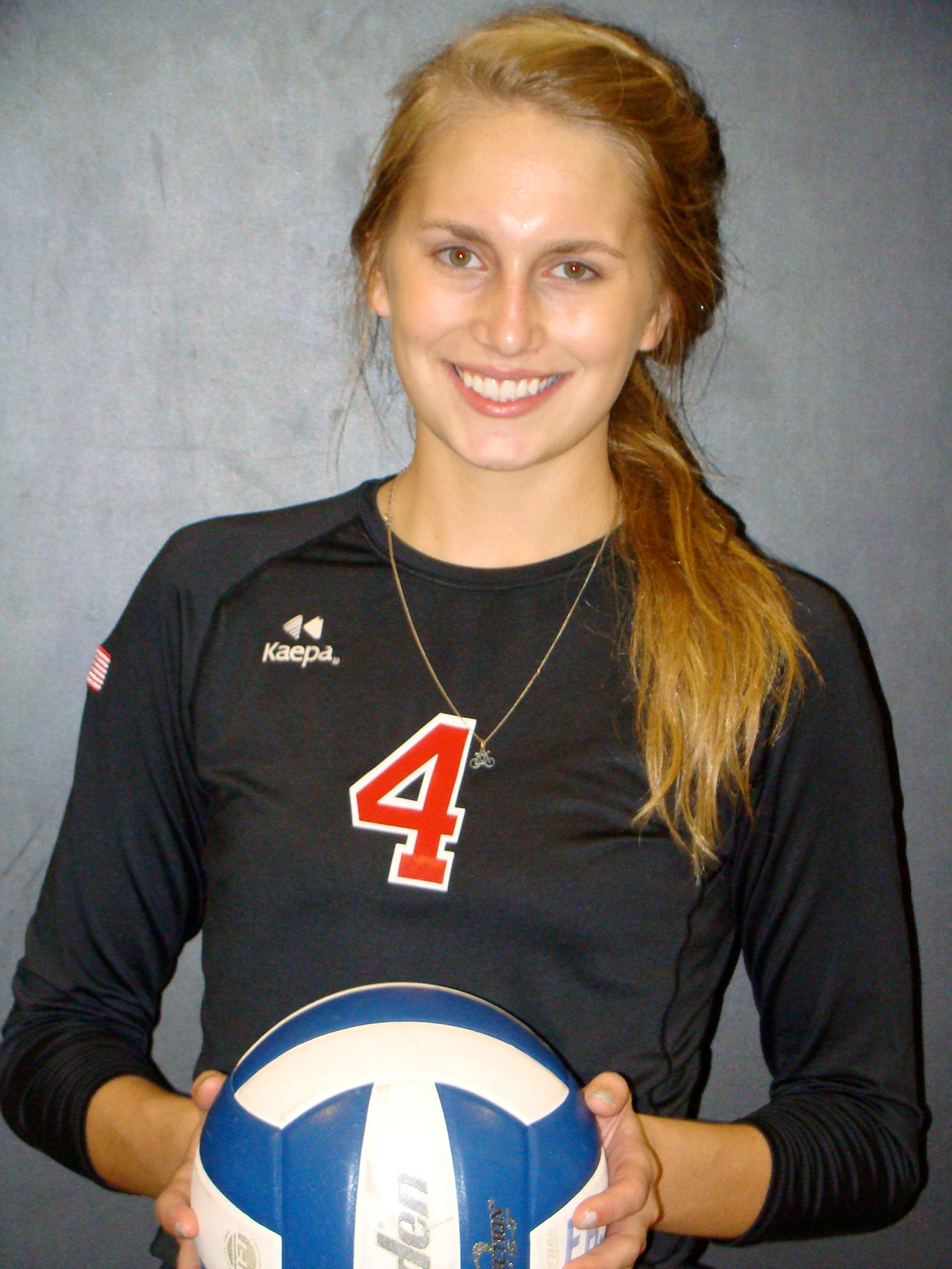 Bonneval Inks With Irish Volleyball Haley Bonneval