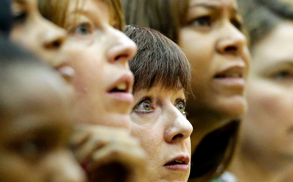 Diggins Leads No. 2 Notre Dame Past DePaul, 84-56 (AP)