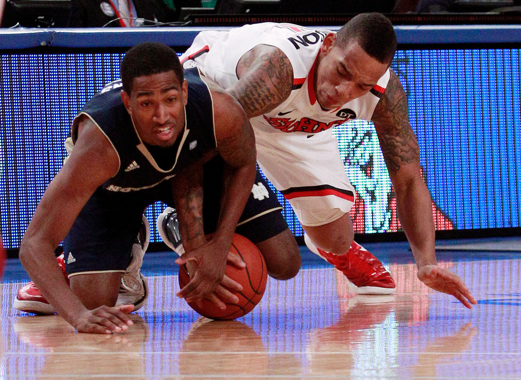 No. 20 Notre Dame Surprised By St. John's, 61-58 (AP)