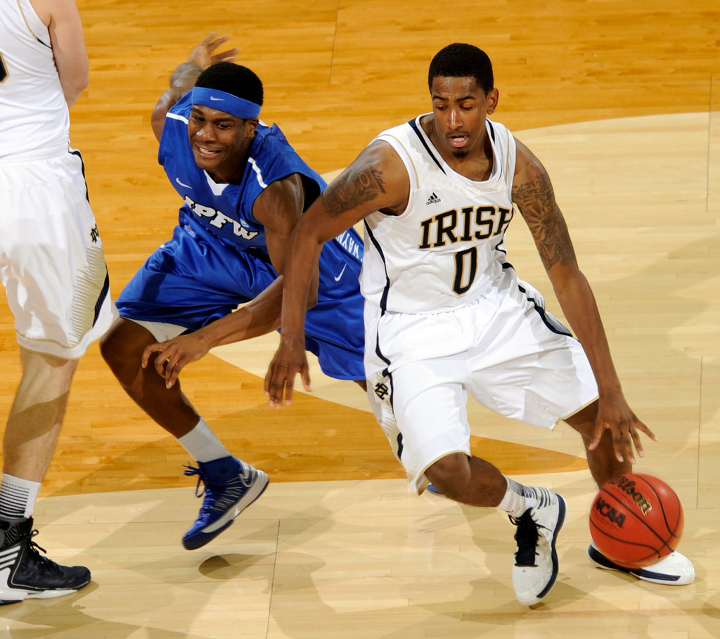 No. 22 Notre Dame Overpowers IPFW, 74-62 (AP)
