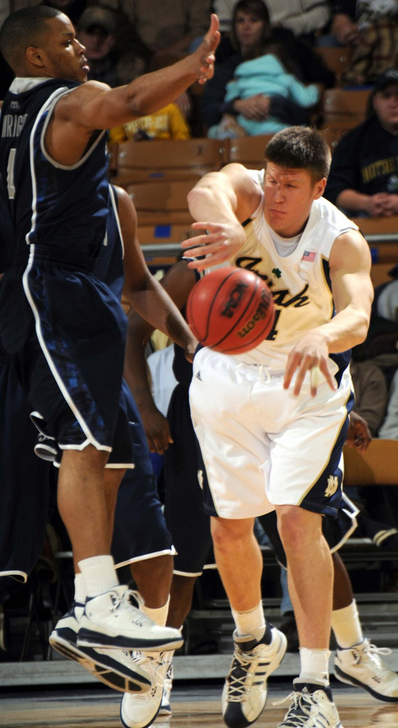 Irish Hold Off Hoyas, 73-67