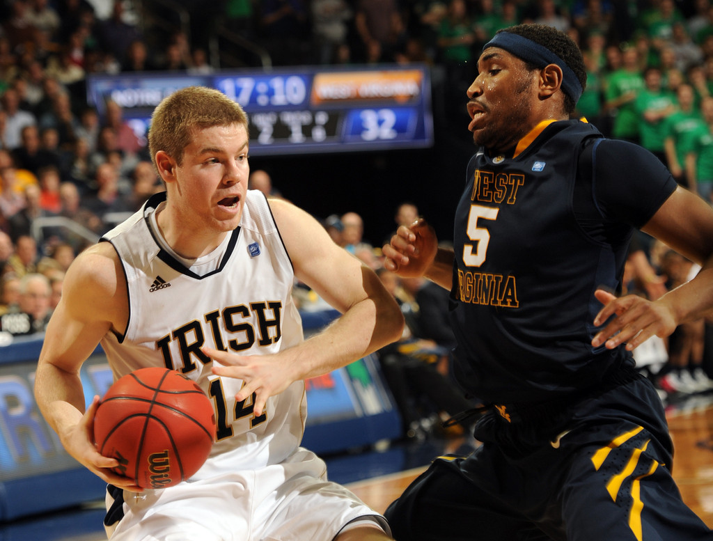 No. 20 Irish Rout West Virginia 71-44; Win Streak Hits Nine (AP)