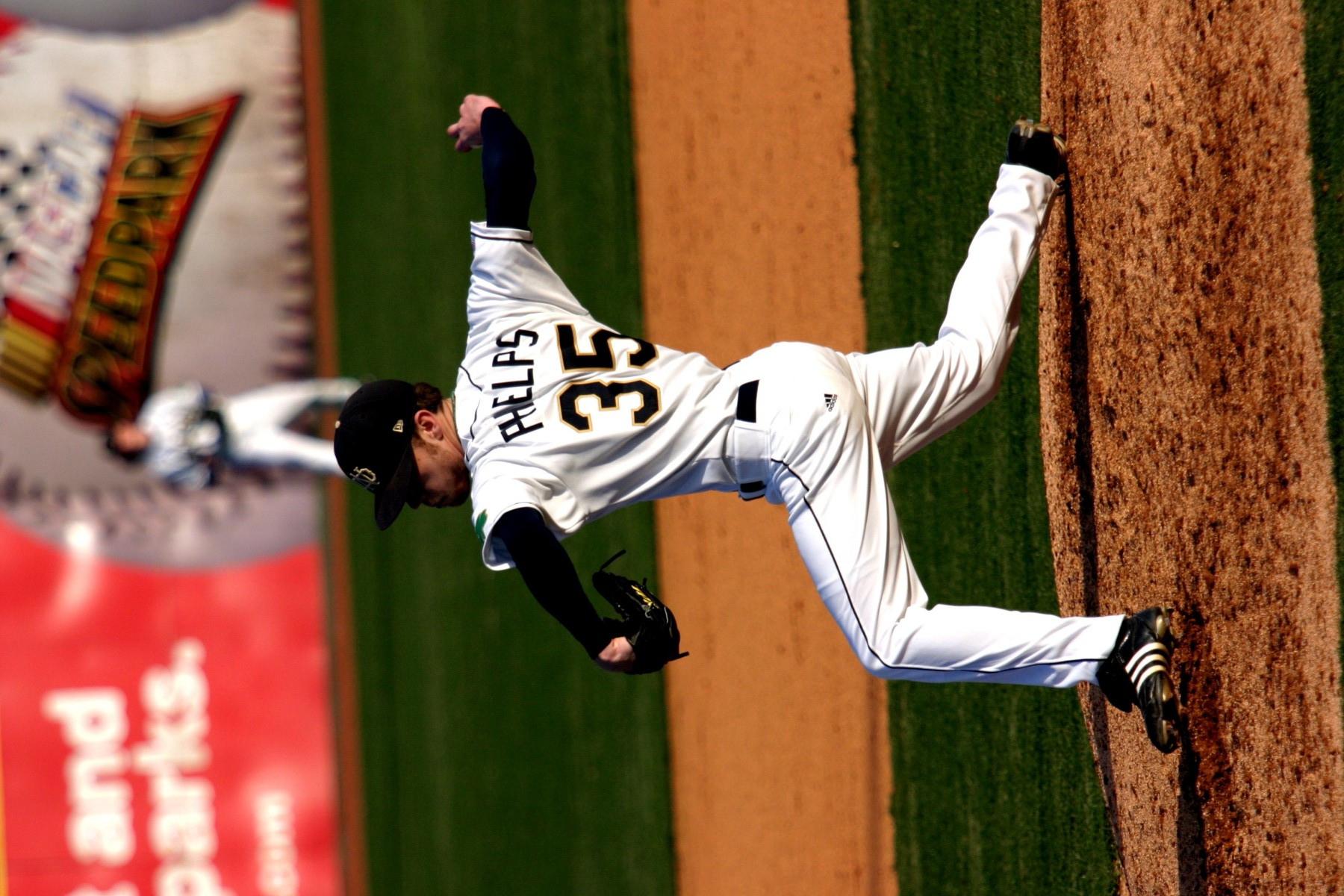 UND.com Debuts Baseball Fan Guide For 2008 Junior RHP David Phelps improves to 2-2 on the season.