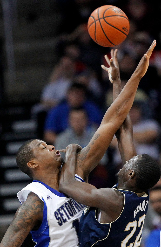 Defense Shines for Irish in 55-42 Victory Over Seton Hall (AP)