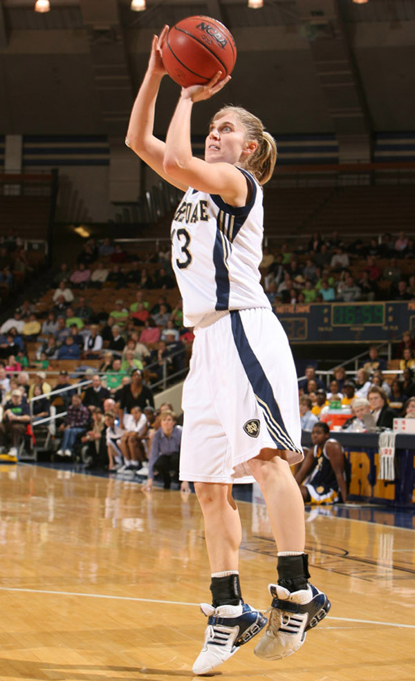 Women’s Basketball Awards Banquet Scheduled For April 11 Recently-departed Notre Dame All-America point guard Megan Duffy will make her professional debut Tuesday night when her Minnesota Lynx open their 2006 WNBA season by playing host to the Connecticut Sun at 9 p.m. (ET) at the Target Center in Minneapolis. The game will be televised nationally by ESPN2.