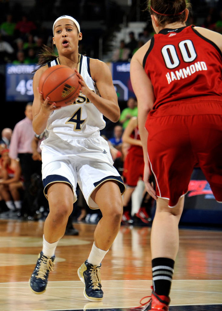 No. 2 Notre Dame Overpowers No. 10 Louisville, 93-64 (AP)