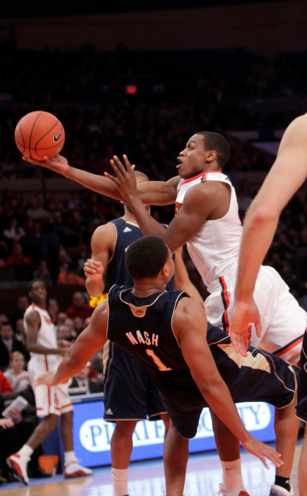 No. 9 Irish Lose To Red Storm, 72-54 (AP)