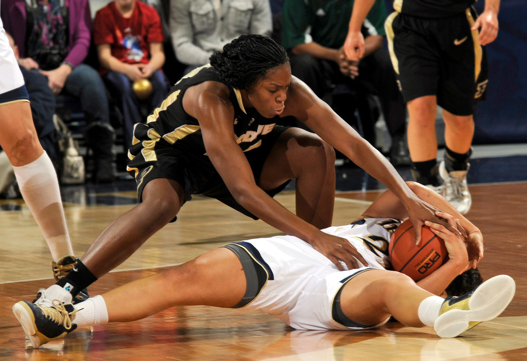 No. 5 Notre Dame Overpowers No. 11 Purdue, 74-47 (AP)