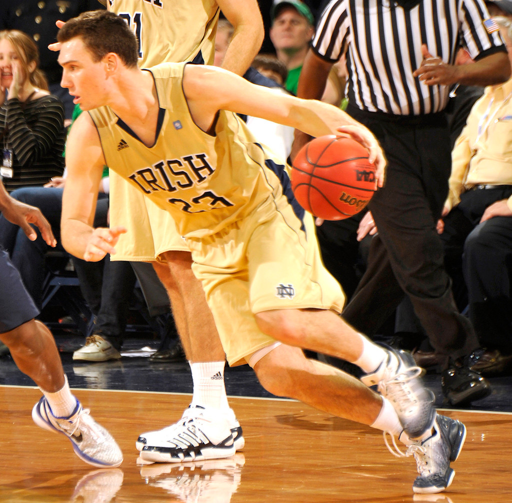 High Scoring Leads No. 8 Irish Past No. 19 Villanova, 93-72 (AP)