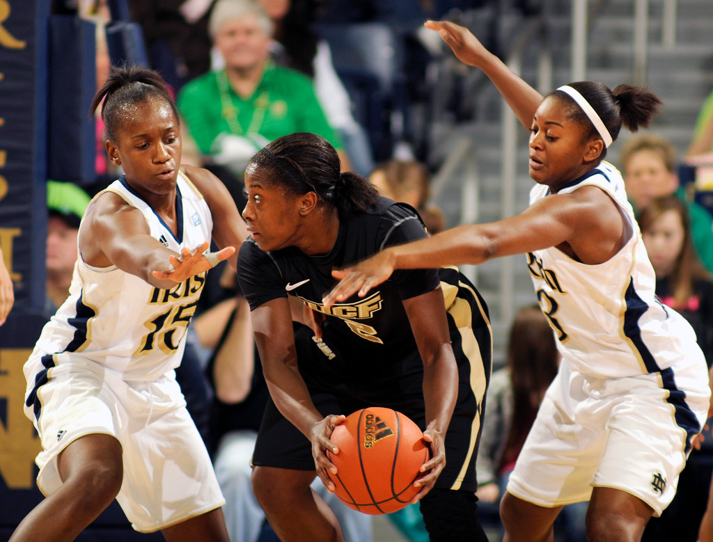 No. 3 Notre Dame Crushes UCF, 90-38 (AP)