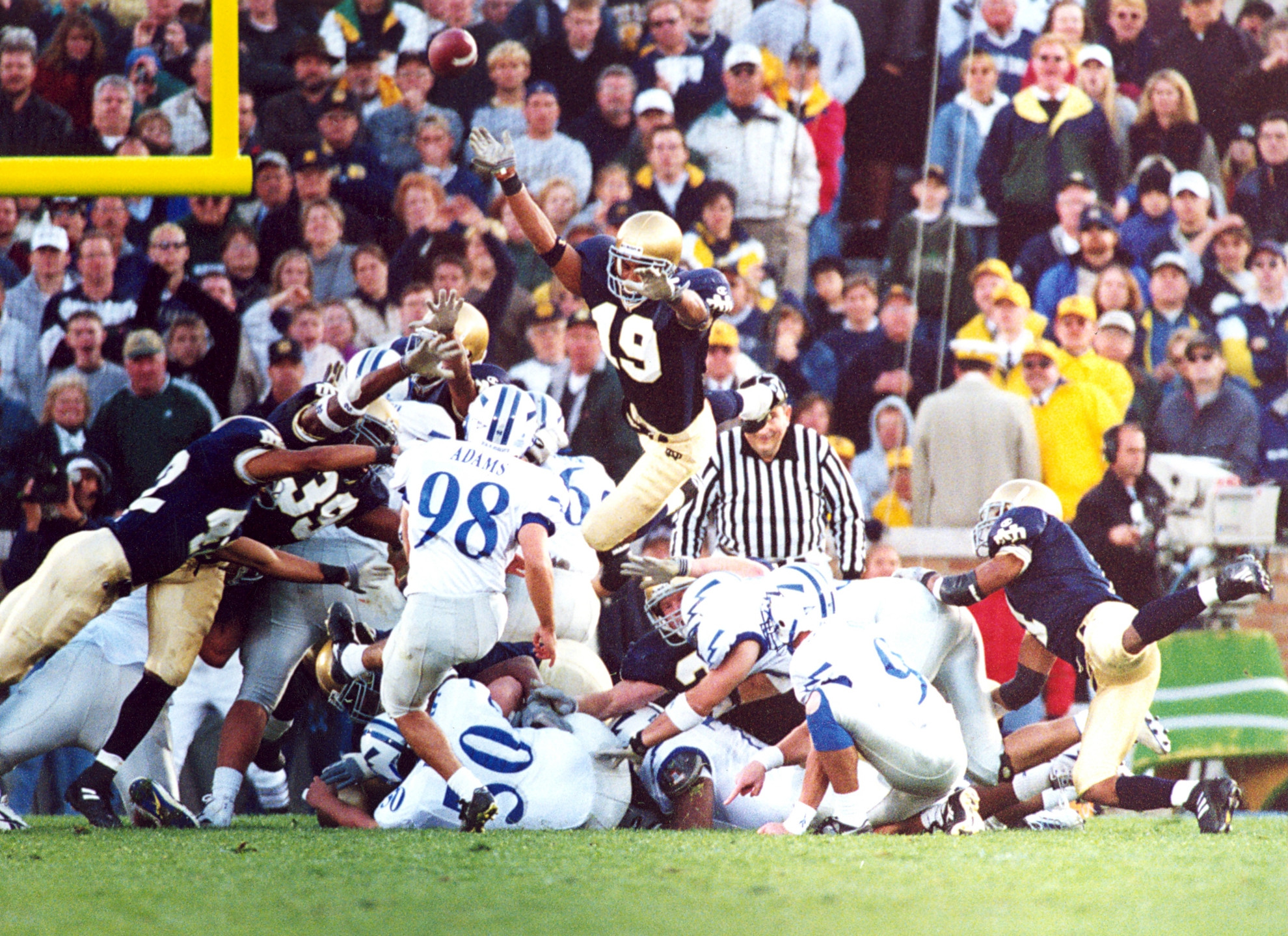 NOTRE DAME – ACADEMY RIVALRIES It took a Glenn Earl (19) blocked kick at the end of regulation against Air Force in 2000 to send the game to overtime. The Irish prevailed over the Falcons in OT after a nine-yard touchdown from Joey Getherall, marking the first overtime win in Irish history.
